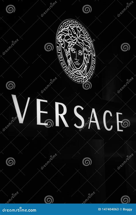 versace store doha.